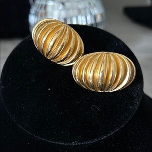 Vintage Avon Gold Shell Earrings